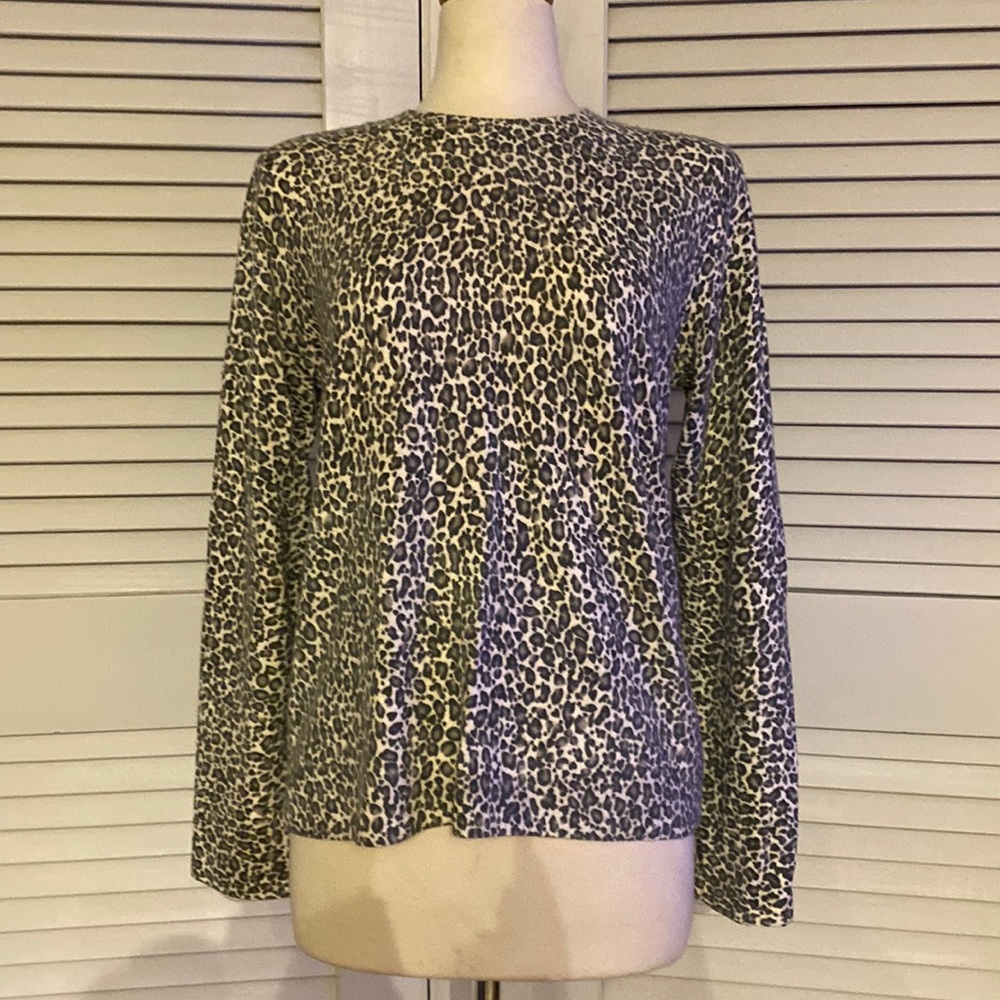 Leopard print half turtleneck long sleeve shirt size medium.